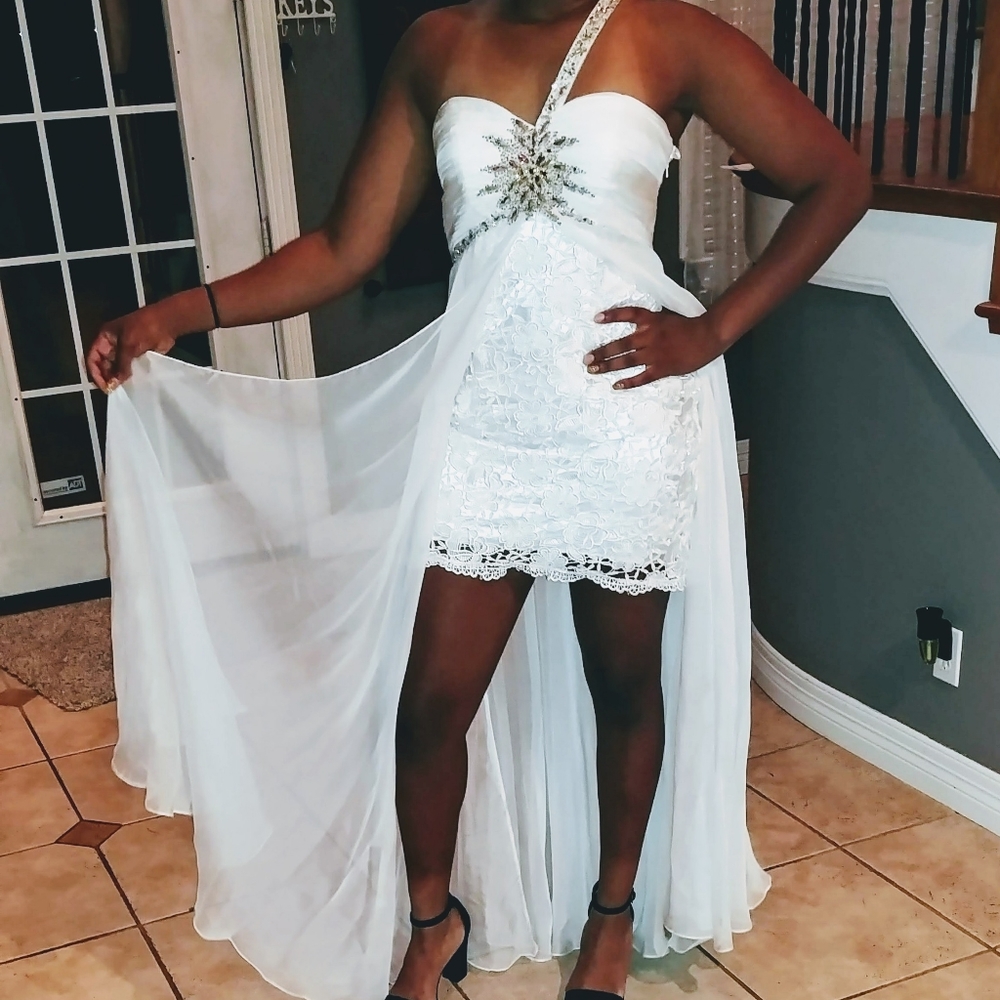 White sexy short but simple